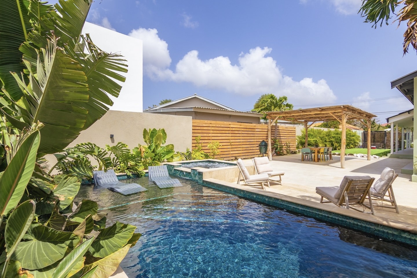 Luxe zwembad op Curaçao